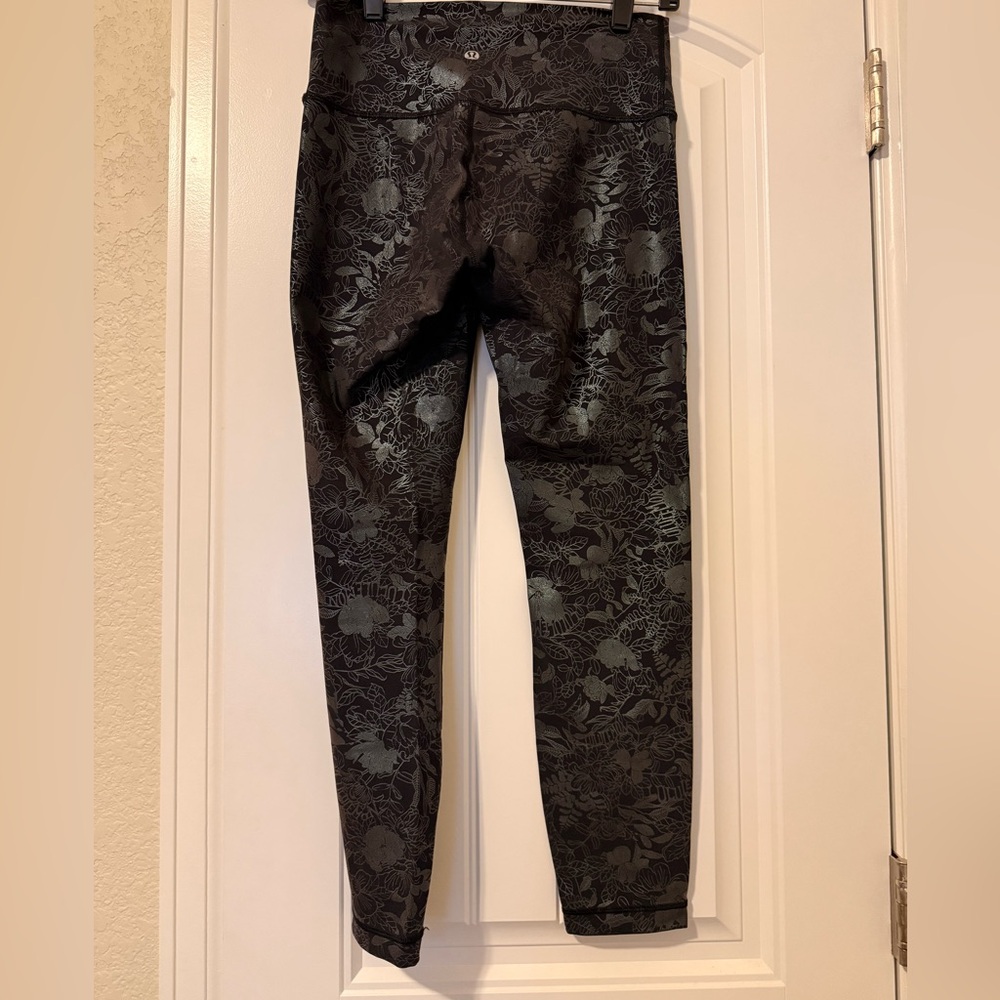 Lululemon Wunder‎ Under High Rise 25” Shine Leggings Size 6 Black Metallic